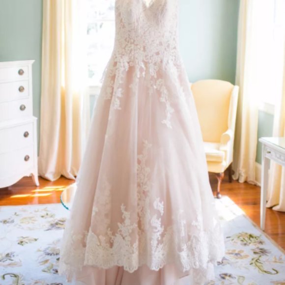 Allure Wedding Dress  NWT - Picture 1 of 2